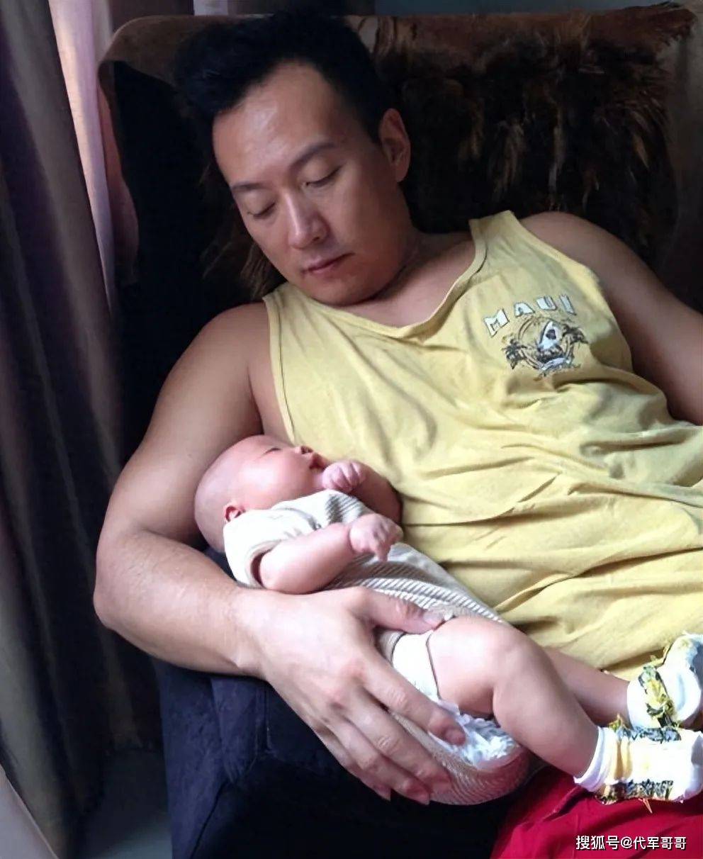王小骞：和丈夫坚持丁克15年愁坏婆婆，41岁意外得子全家乐开怀__婆婆意外怀孕的电视剧